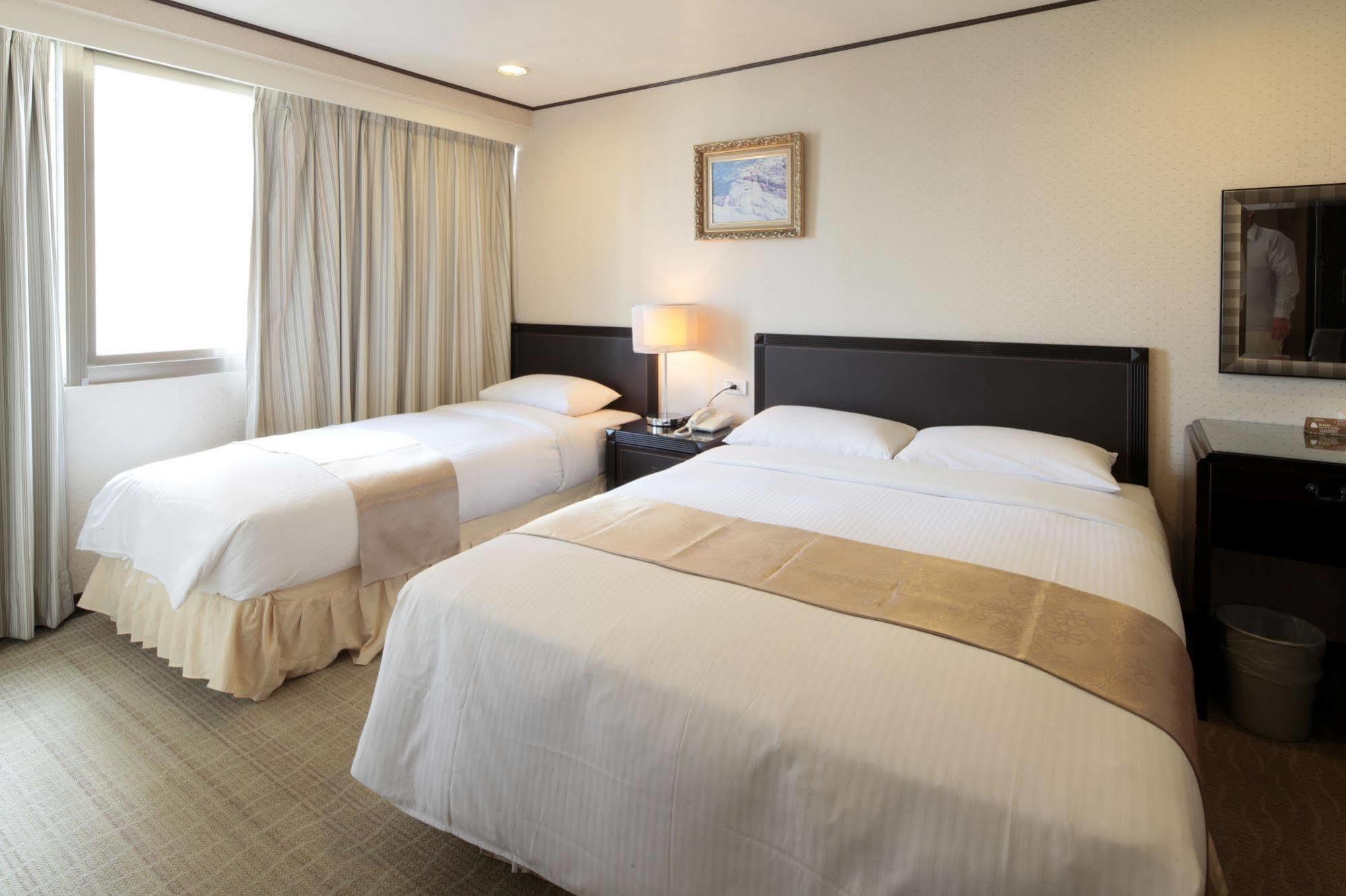 Lincoln Hotel Tainan Exterior foto